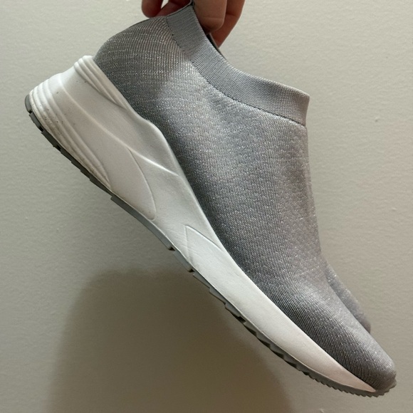 Blando Waterproof Gray Knit Slip On Sneakers (Size 8) - Picture 3 of 9
